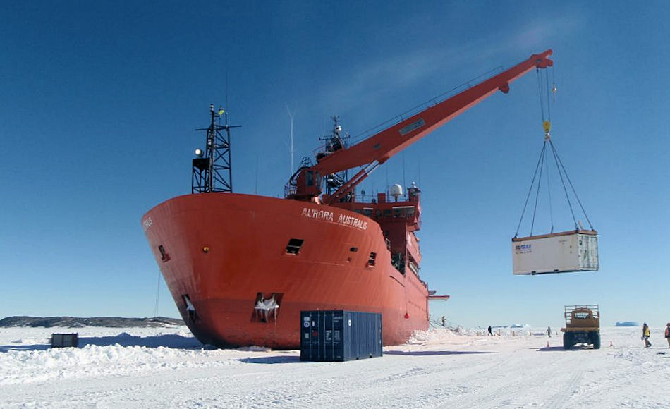 Der australische Eisbrecher Aurora Australis wird schon seit vielen Jahren fÃ¼r alle Aufgaben in der Antarktis verwendet. Der Nachfolger, die Nuyina wird zurzeit fertigstellt und soll ab 2020 die Aurora ablÃ¶sen. Bild: AAD