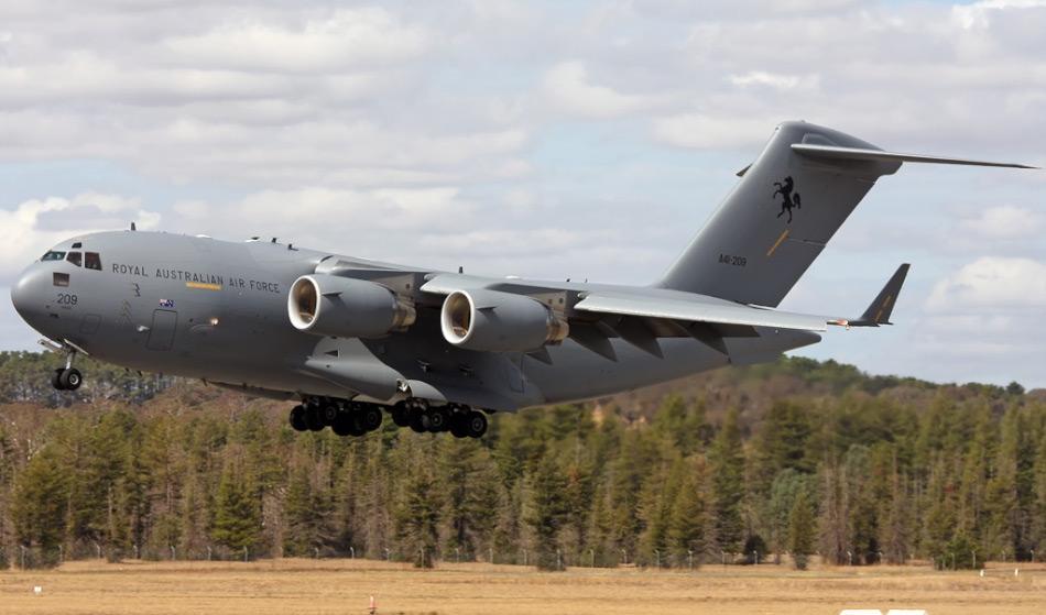 Die C-17A Globemaster III von Boeing ist eine Allzweck-Transportmaschine und die RAAF besitzt deren acht. Sie kann bis zu 75 Tonnen Material laden, hat eine Flughöhe von 8‘500 m und eine Geschwindigkeit von 833 km/h. Bild: Jeff Gilbert, Wikipedia