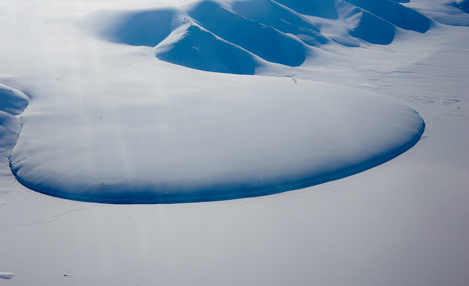 Gletscher wie der Piedmont-Gletscher im Nordosten GrÃ¶nlands kÃ¶nnen am besten aus der Luft beobachtet werden. Dazu eignen sich Satelliten mit einer enorm hohen AuflÃ¶sung am besten. Bild: Anais Orsi Coen Hofstede