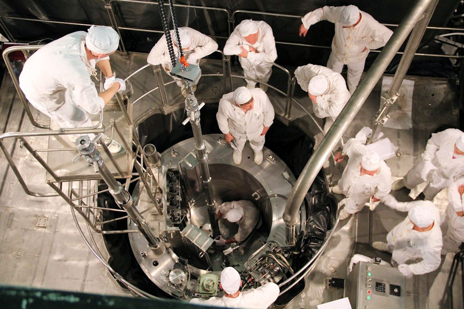 Die Beladung der beiden Reaktoren mit den UranbrennstÃ¤ben startete Ende Juli und wurde jetzt mit dem erfolgreichen Start beendet. Der zweite Reaktor auf der anderen Seite soll in den nÃ¤chsten Wochen gestartet und getestet werden. Bild: Rosatom
